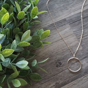 Simple Round Pendant Necklace